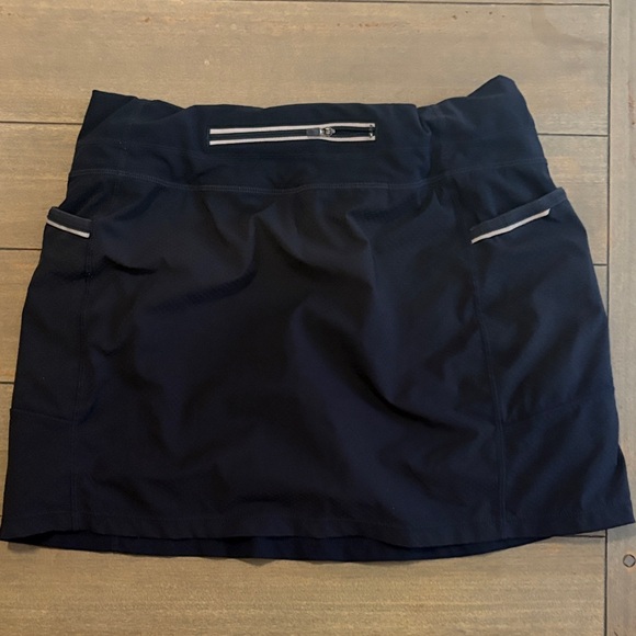 Black Athletic Skirt with Pocket - Picture 2 of 3